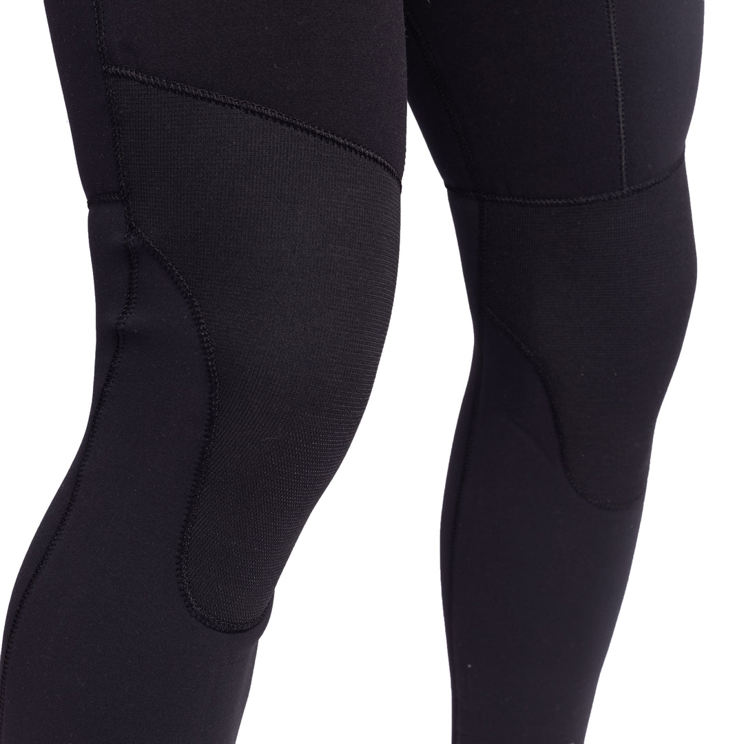 Vissla X Axxe Men's 3-3 U Zip Full Suit. Knee Close Up  View.