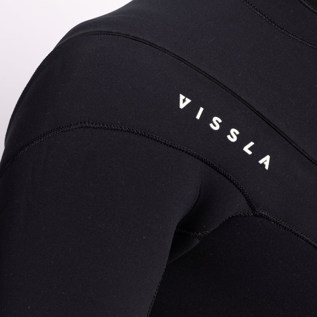 Vissla X Axxe Men's 3-3 U Zip Full Suit. Close Up Shoulder  View.