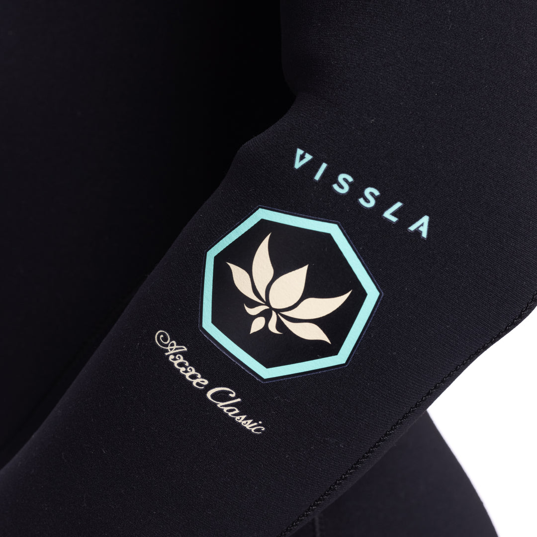 Vissla X Axxe Men's 3-3 U Zip Full Suit. Logo Close Up  View.